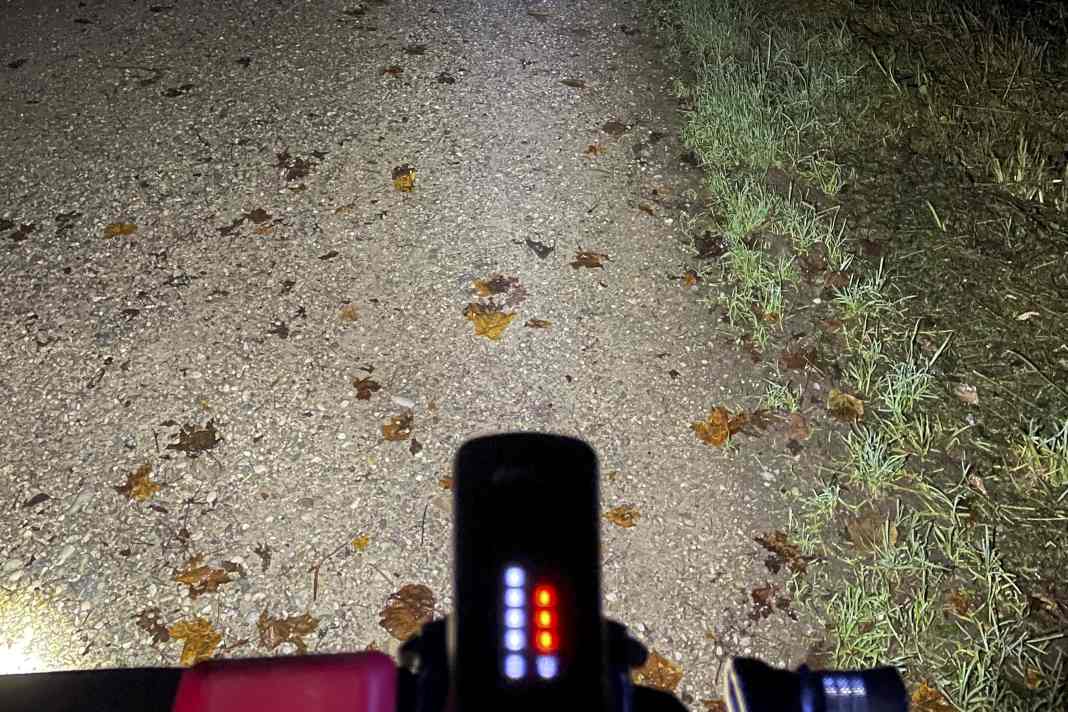 Osram LEDs Bike Race 100E: The close-up range is less brightly lit than the distance