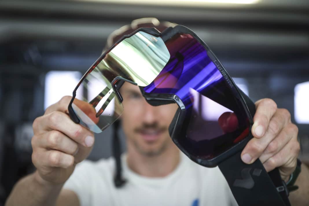 Google and sports glasses: We show you how to clean them properly - without causing micro-scratches.