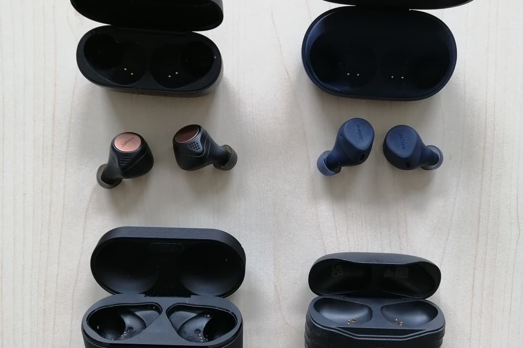 Das Testfeld von links oben nach rechts unten: Jabra Elite Active 75t, Jabra Elite 7 Active, Rapha B&O Beoplay E8 Sport, Adidas z.n.e. 01 anc.