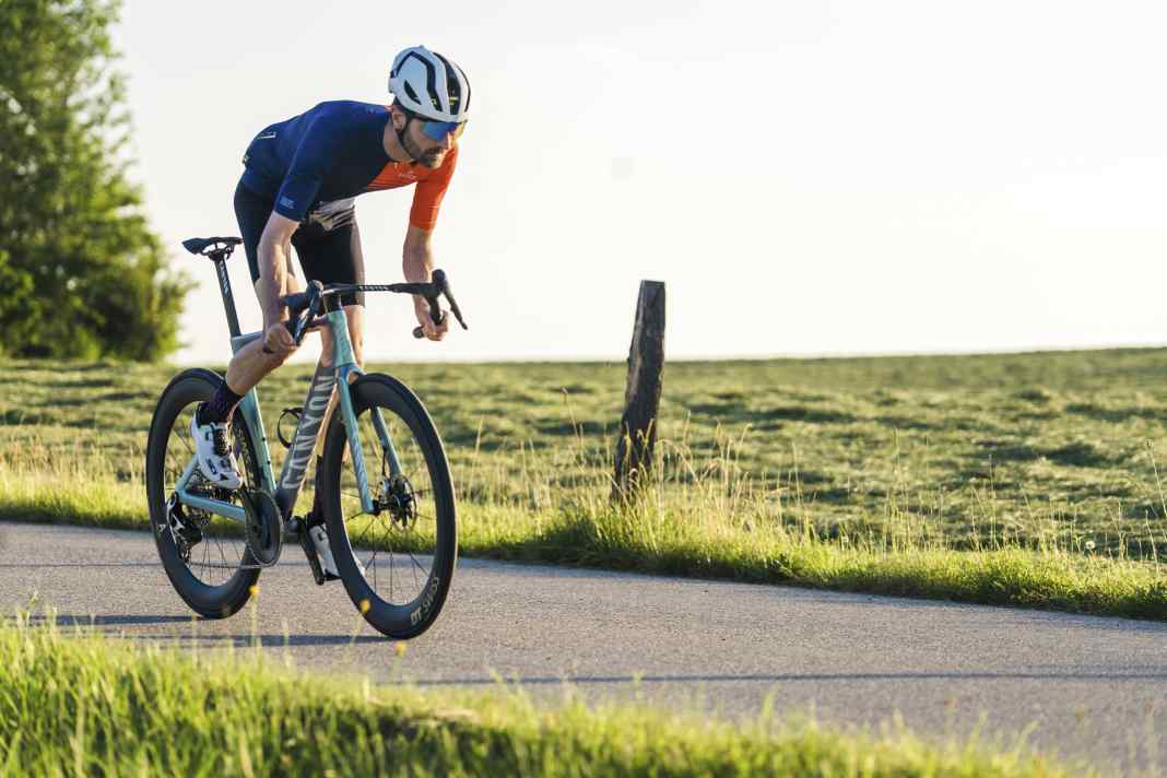 With the Aeroad CFR LTD, Canyon has launched an updated model that breaks the 200-watt mark in the TOUR wind tunnel test