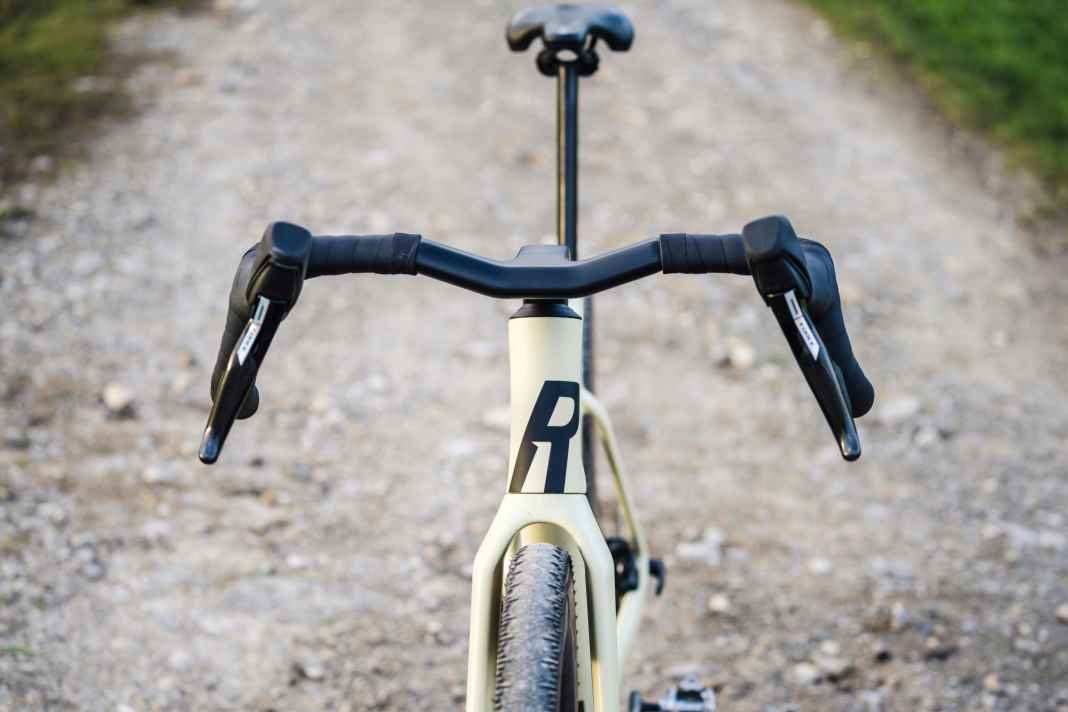 Stylish and aerodynamic – no doubt about it! But fully integrated cockpits, such as the one on the Scott Solace Gravel eRide shown here, are a servicing nightmare that can end up costing the end user dearly.