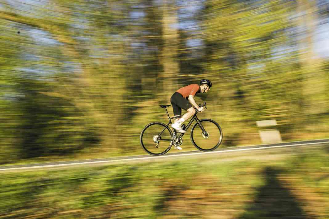 Cinq vélos de course bon marché à 1500 euros en test