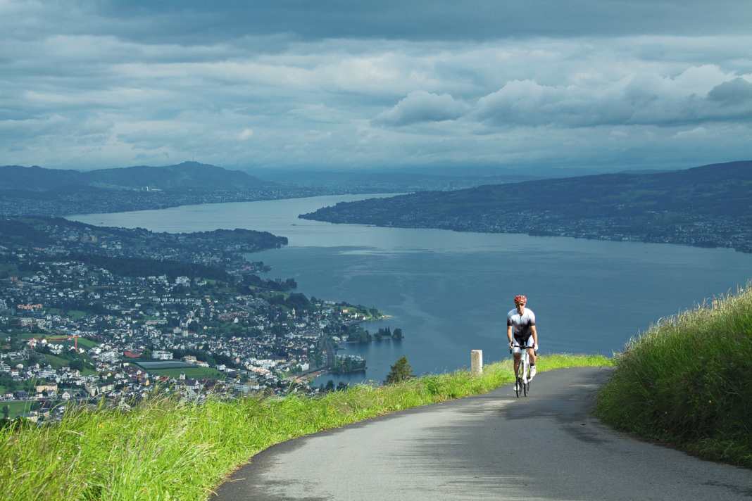 Un défi et une belle vue : le col de l'Etzel à l'extrémité sud du lac de Zurich