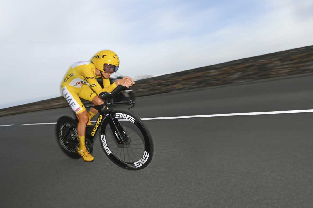 Dramen und Triumphe - die besten Bilder aus 21 Etappen Tour de France: Auch das Zeitfahren der 21. Etappe nutzte Tadej Pogacar, um einen weiteren Sieg zu erringen. Wenn sich die Chance bietet, schlägt er zu