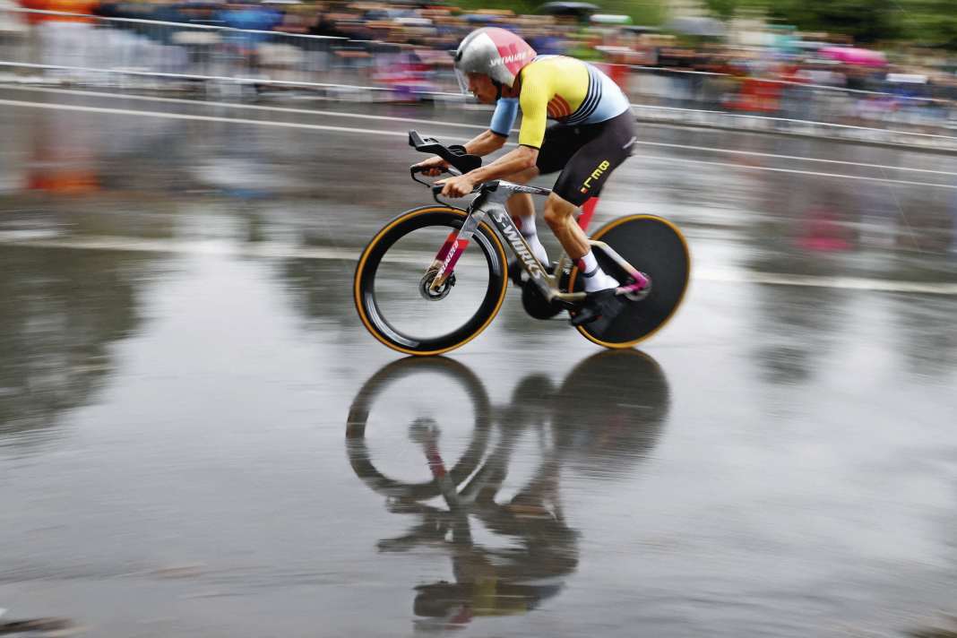 Sicher im Regen: Remco Evenepoel kombinierte Fahrkönnen und Dynamik am besten