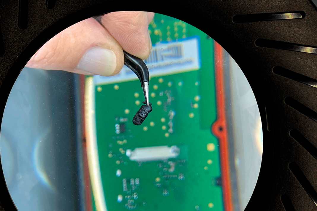 You can repair the Garmin yourself with a few simple steps. We have useful tips and hints.