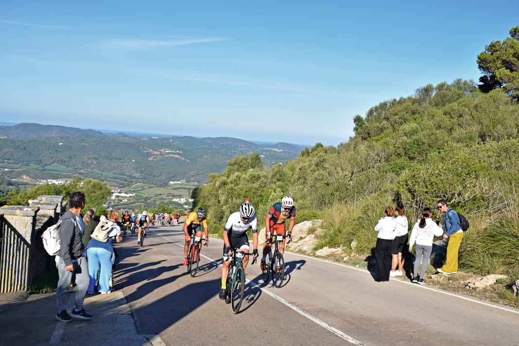 The Volta a Menorca. A cycling event in atypical cycling terrain
