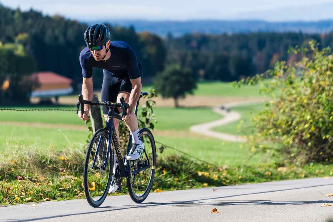 Avec 5,4 kilogrammes, le Leggerissima TLO de Schmolke est le vélo de course à disque le plus léger du test TOUR.