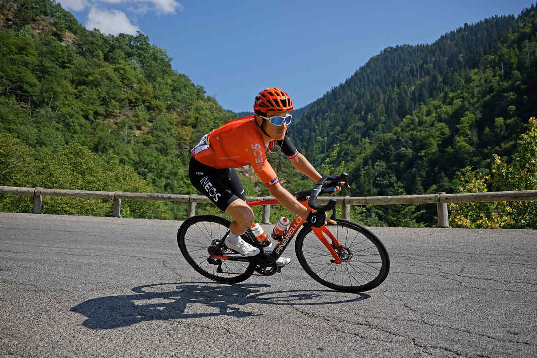 Italienischer Pionier: Für das aktuelle Pinarello, hier mit Altstar Geraint Thomas, stand das Dogma 60.1 Pate. Die Italiener vereinten darin erstmals Leichtbau und Aerodynamik.