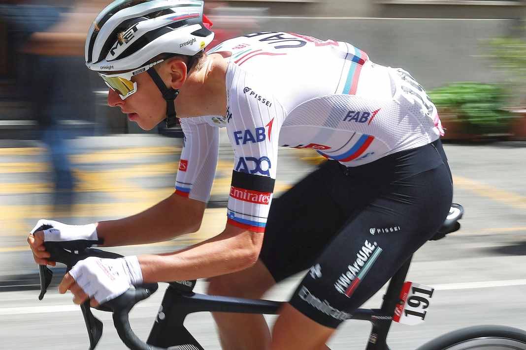 Shortened: the new normal? 165 millimetre short cranks helped Pogacar to sit on the bike in an aerodynamically favourable position on long rides.