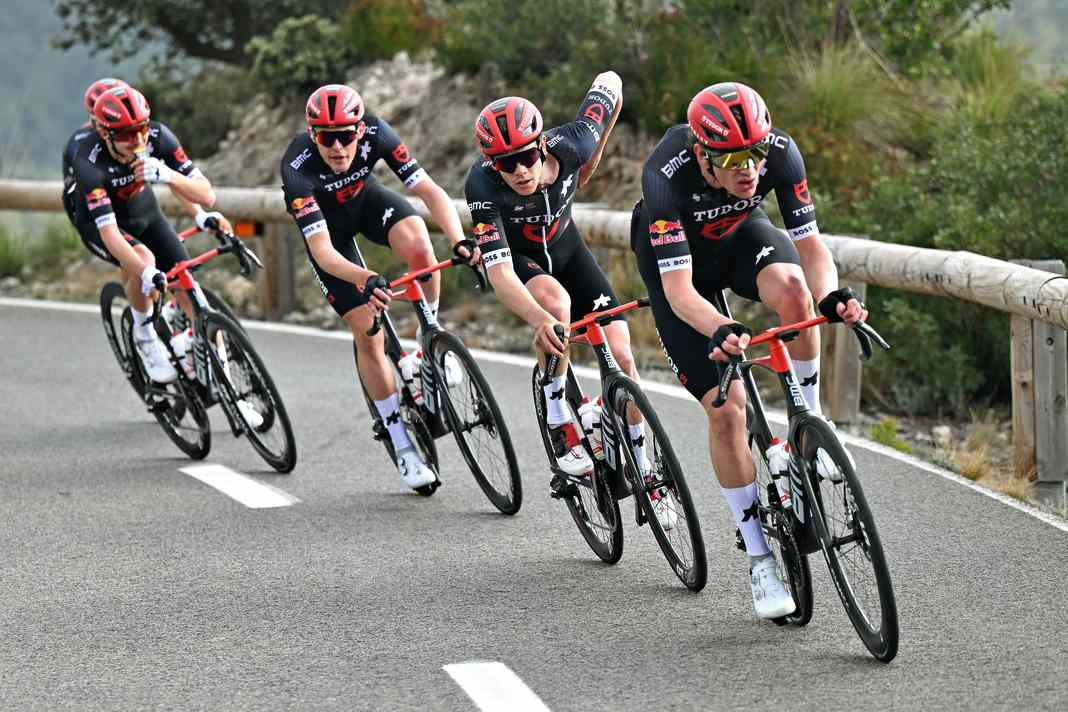 An der Spitze: Die Profis von Team Tudor sollen in den Rennen Verantwortung übernehmen – wie hier zum Saisonauftakt bei der Mallorca Challenge.