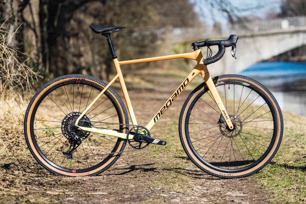 The Megamo Jakar 20 - favourable gravel bike under 2000 euros