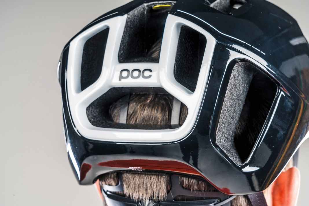 Huge air outlets prevent heat build-up. There is not much space to thread a plait through