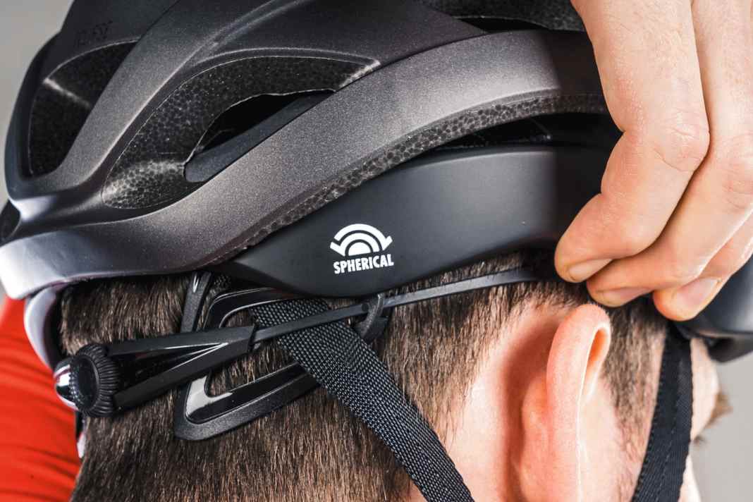 Mips Spherical gibt es exklusiv nur bei Giro. Es besteht aus zwei gegeneinander verschiebbaren Helmschalen mit sehr hohem Tragekomfort