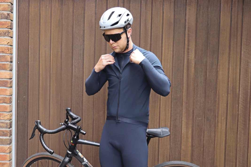 La nouvelle version du pantalon de cyclisme est équipée d'éléments réfléchissants