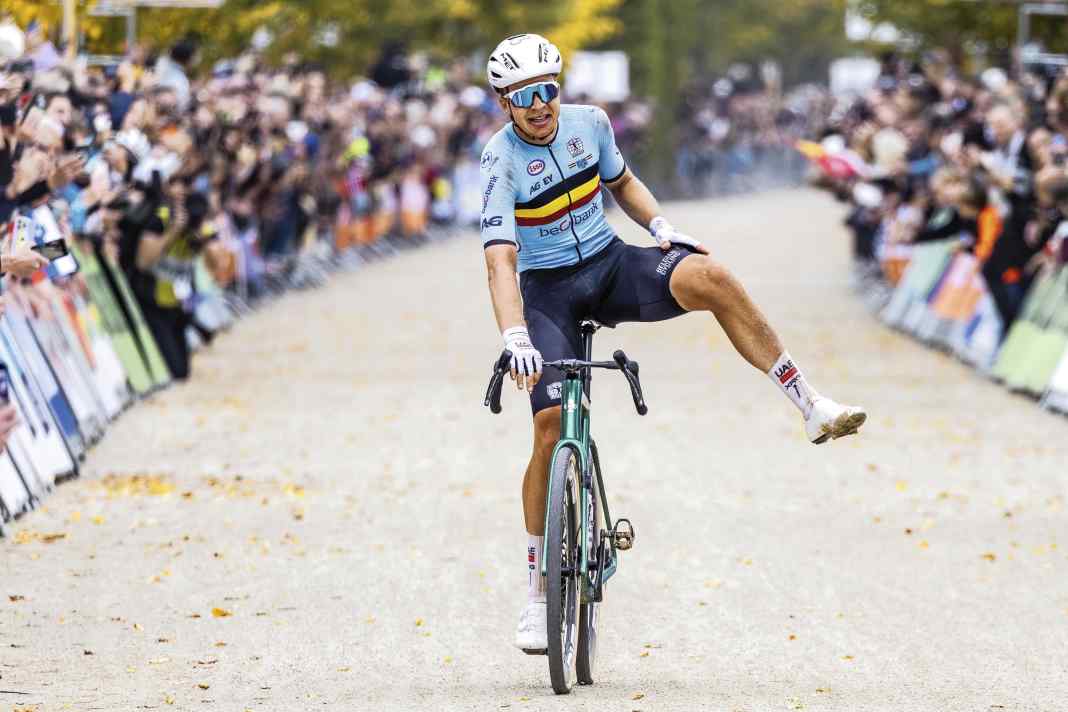 Flèche gauche - Florian Vermeersch a fêté sa première victoire en tant que champion du monde après une fracture du fémur