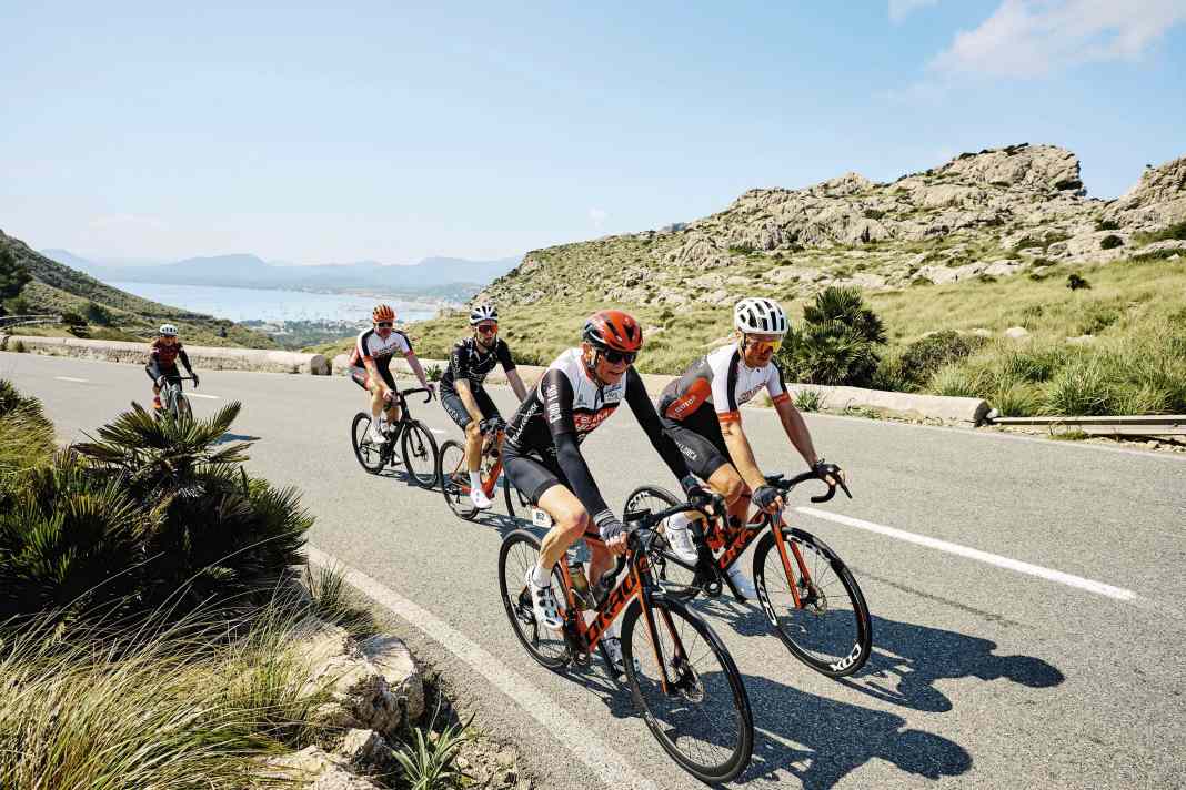 Beim TOUR-Trainingscamp 2026 auf Mallorca mit Philipps Bike Team standen erlebnisreiche Ausfahrten und zielgerichtetes Training im Mittelpunkt