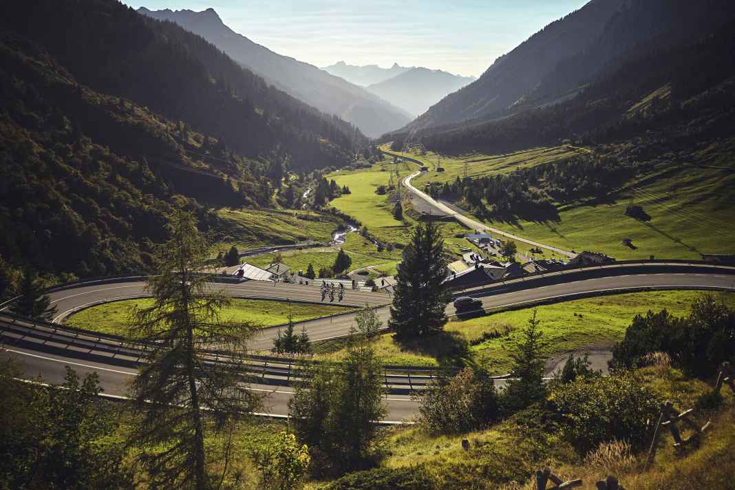 Bergfahrt: Am Talschluss des Klostertals klettert die Straße ab Stuben in atemberaubenden Kehren Richtung Arlbergpass