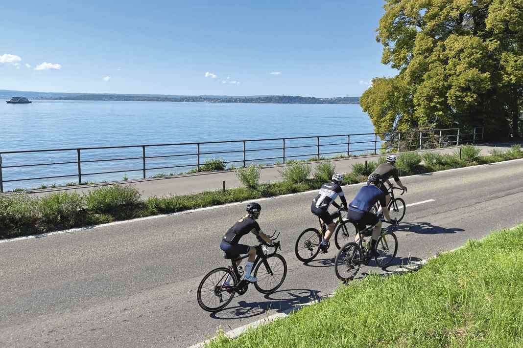 Blauer Himmel, See und Sonne: Radfahren im Urlaubsparadies