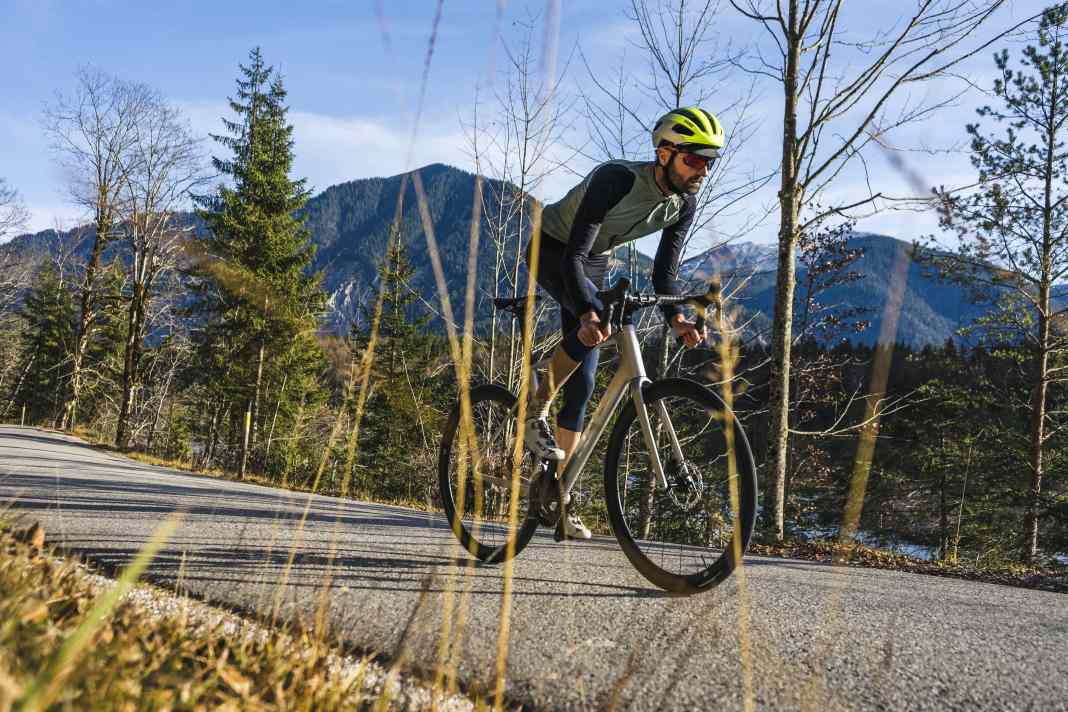 Pour 2499 euros, le Cube Attain C:62 est l'un des vélos les moins chers avec transmission Shimano Di2