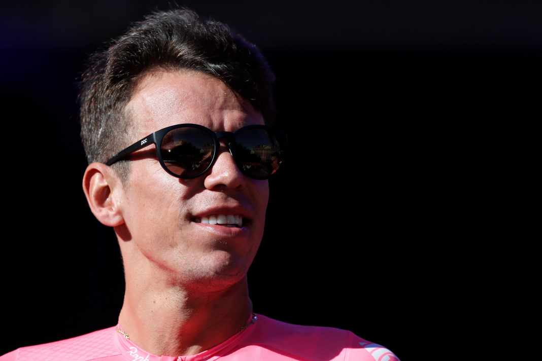 Rigoberto Uran raccroche son vélo à l'âge de 37 ans. Mais ce n'est pas encore fini sur le plan sportif. La star des médias sociaux, dont la vie a été consacrée dans son pays à une série télévisée primée, veut se lancer une nouvelle fois dans le football. Et pourtant, il a également fait ses preuves dans le cyclisme.
