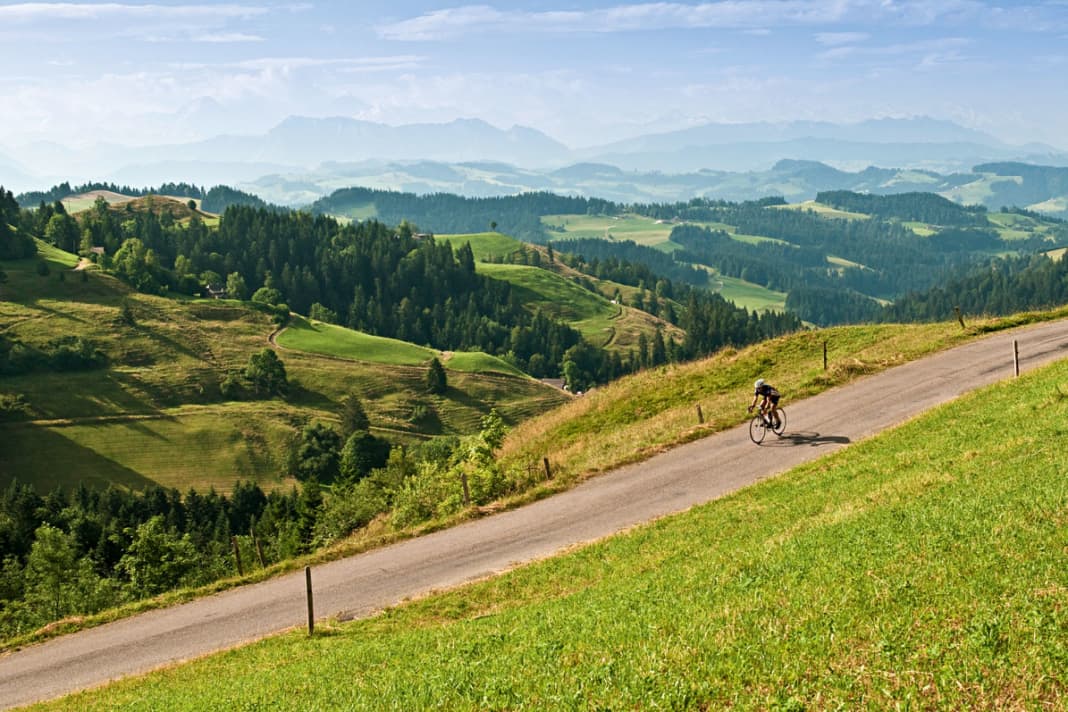 Hill in front of the Bernese Alps - Lüderenalp (1,141 m) is one of the most beautiful vantage points in the Emmental.