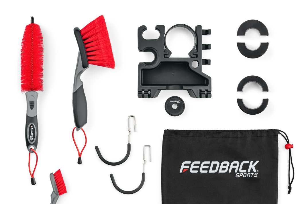 Für dreckige Räder: Die Feedback Sports Brush Bar enthält zahlreiche Reinigungs-Helfer, die direkt am Montageständer angebracht werden.