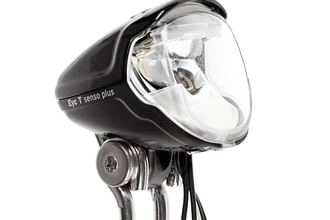 Busch & Müller : Petit, puissant, avec feu de position et commande par capteur : c'est ainsi que les cyclistes de course souhaitent avoir leur phare à dynamo, comme le Lumotec IQ2 Eyc T senso plus. Achat/informations www.bumm.de, prix 60 euros