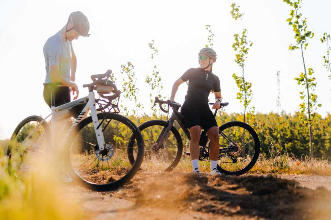 Canyon's most successful aluminium gravel bike comes in a completely revised form: with a new frame and numerous attachments for small and big adventures. Three models from 1,299 to 1,999 euros.