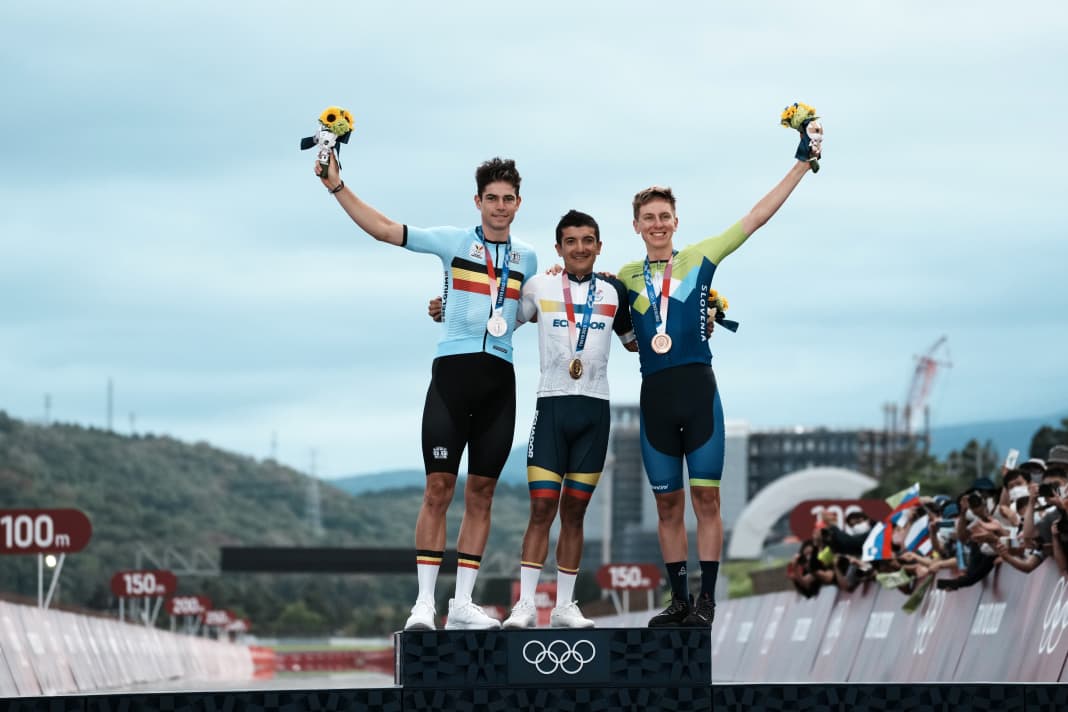 The medallists from Tokyo: Men's road race - Gold: Richard Carapaz (Ecuador), Silver: Wout van Aert (Belgium), Bronze: Tadej Pogacar (Slovenia)