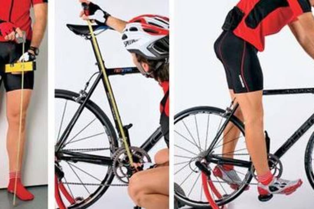 Links: Messung der Innenbeinlänge: Vor eine Wand stellen, Füße leicht auseinander, Wasserwaage an der Wand anlegen, im Schritt anpressen (entsprechend dem Satteldruck) und Distanz zum Boden messen.
Mitte: Aus der Innenbeinlänge ergibt sich multipliziert mit 0,89 die Sitzhöhe – das ist der Abstand von der Tretlagermitte zur Sitzfläche. Die Toleranz liegt bei etwa plus/minus 10 Millimetern, bedingt durch unterschiedliche Pedal- und Schuhtypen.
Rechts: Schnelltest: Mit flachem Rennschuhabsatz ist das Bein locker durchgestreckt, wenn die Ferse auf das Pedal gestellt wird.

Besser lang als tief: vier Lenkerpositionen im Vergleich