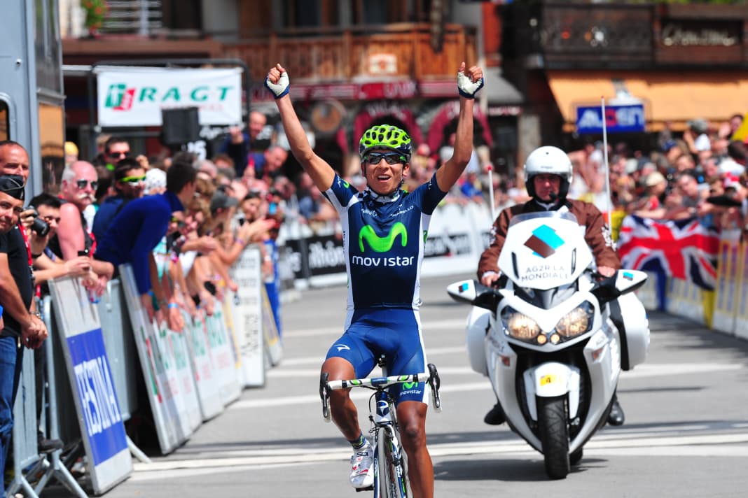 En 2012, Quintana s'engage pour la première fois chez Movistar et frappe immédiatement un grand coup. Il remporte notamment une étape du Tour du Dauphiné.