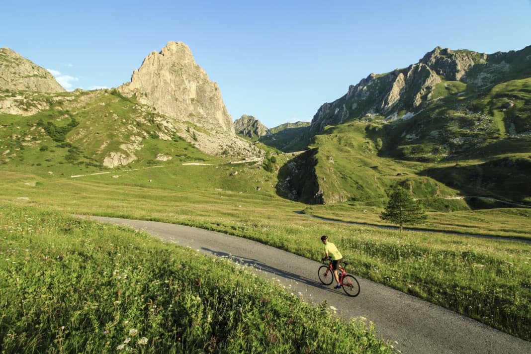 Unbekannte Schönheit: Zählt zu den landschaftlich schönsten Anstiegen der Alpen: die Ostrampe des Colle dei Morti (2.481 Meter)