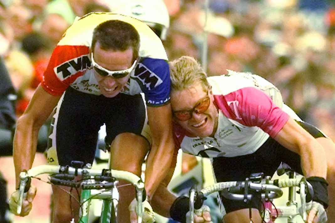Jens Heppner (r.) und Bart Voskamp verkeilen sich im Sprint – dafür bestraft sie die Rennjury 1997 in Dijon