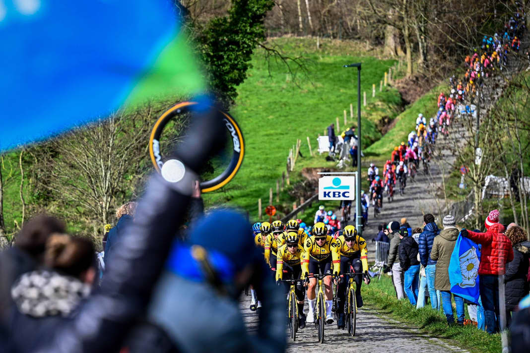 The Omloop het Nieuwsblad traditionally marks the start of the Flemish classic season for men and women
