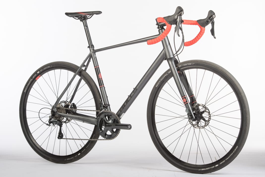 Bulls Grinder 3: Very upright riding position, plus smooth handling thanks to the 40-millimetre tyres - and fully equipped with Shimano's Ultegra groupset.