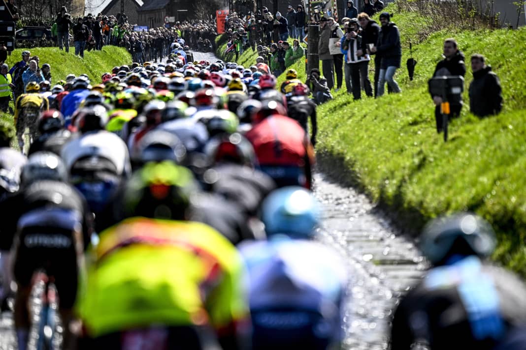 L'E3 Saxo Classic se caractérise par les Hellingen, des montées courtes et raides en Flandre.