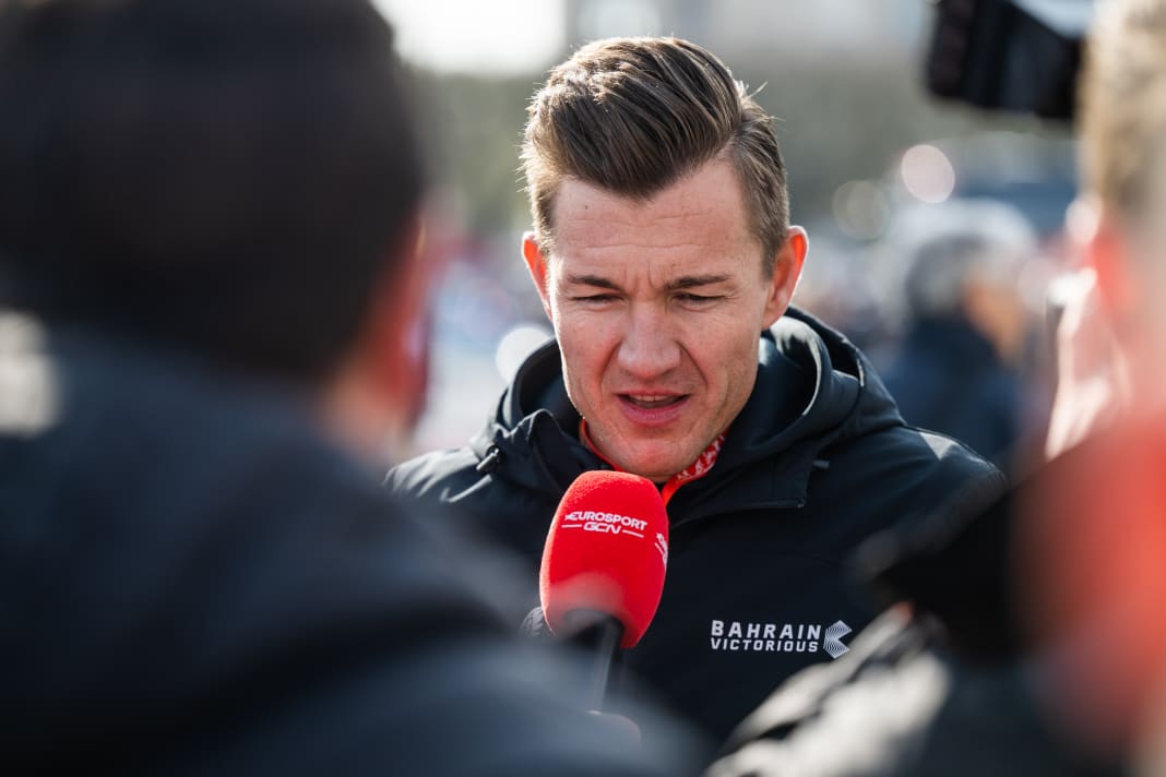 Roubaix, 2023. Am 8. April verkündet Heinrich Haussler, dass er seine Karriere aus gesundheitlichen Gründen nicht fortsetzen kann. Einen Tag später steigt sein Lieblingsrennen. Ohne ihn, er bestritt seinen letzten Wettkampf im September 2022 - bei der WM für die australische Nationalmannschaft.