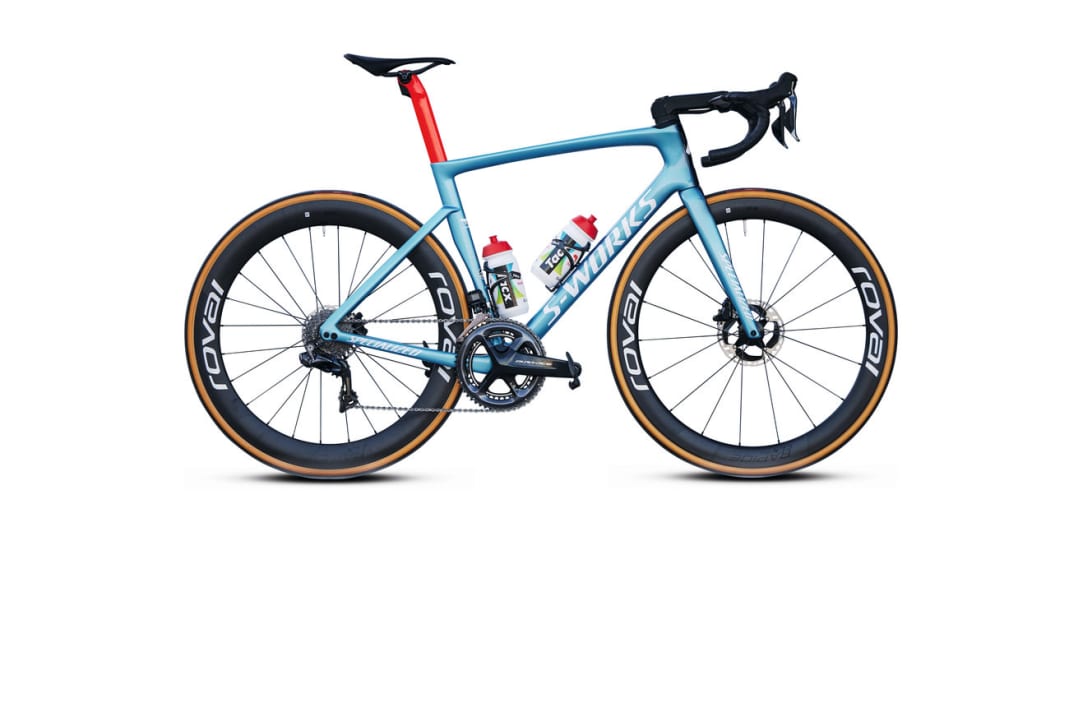 The TotalEnergies, Bora-Hansgrohe and Quick-Step Alpha Vinyl team bikes differ only in their paintwork. The equipment is identical, from the groupset to the tyres