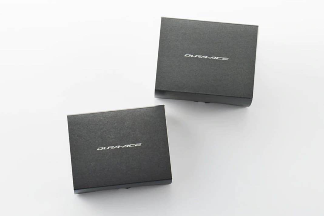 Schlicht und minimalistisch kommt die neue Verpackung der Dura-Ace 12-fach-Produkte einher.