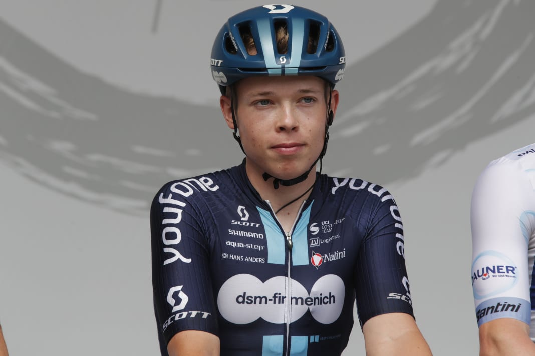 Frank van den Broek has signed his first professional contract in 2024. He rides for the Dutch World Tour team dsm-firmenich PostNL.