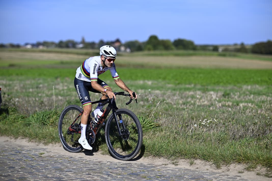Advantage in the wind: In such racing situations - world champion Gianni Vermeersch is leading the European Championship race in Oud-Heverlee, Flanders - good aerodynamics are also crucial in gravel racing.