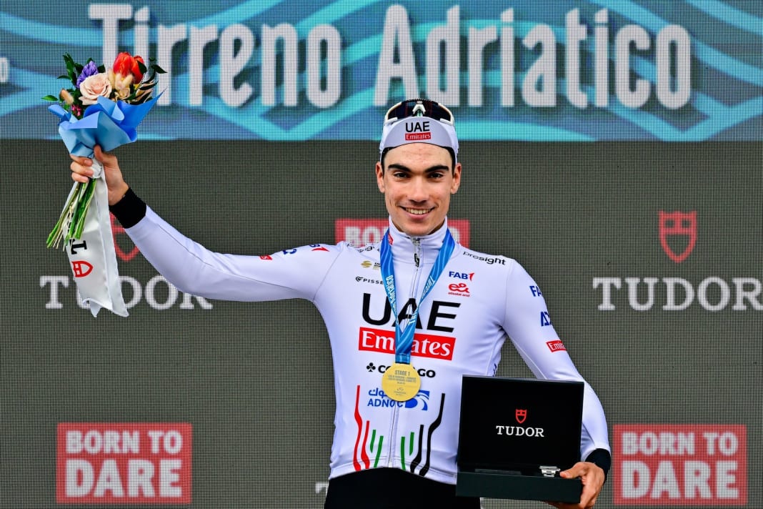 Juan Ayuso, Sieger der 1. Etappe bei Tirreno-Adriatico 2024