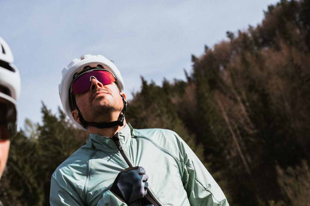Löffler stellt mit Skys eine völlig neue Gravel-Kollektion vor, die sich modular kombinieren lässt und jedem Wetter gewachsen sein soll.
