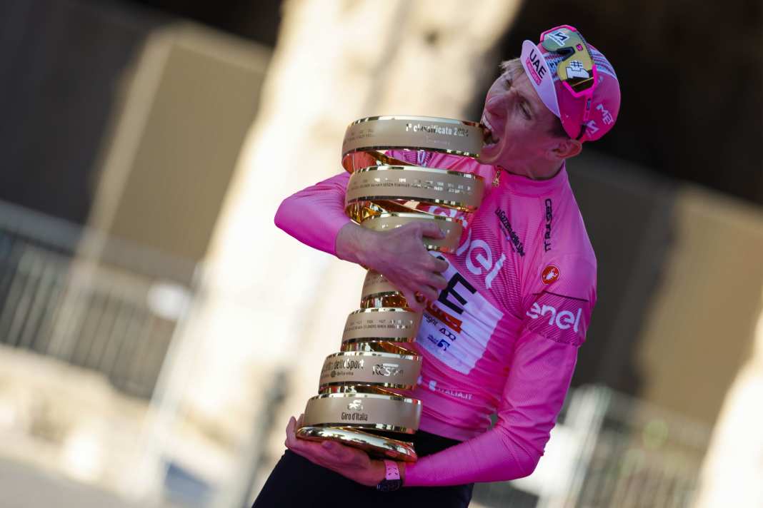Tadej Pogacar feierte fast einen Start-Ziel-Sieg beim Giro d'Italia 2024: Ab der 2. Etappe trug er Rosa.