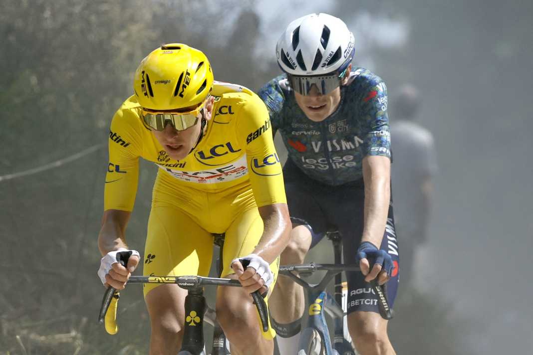 Tadej Pogačar (devant) affronte Jonas Vingegaard au Critérium du Dauphiné 2025