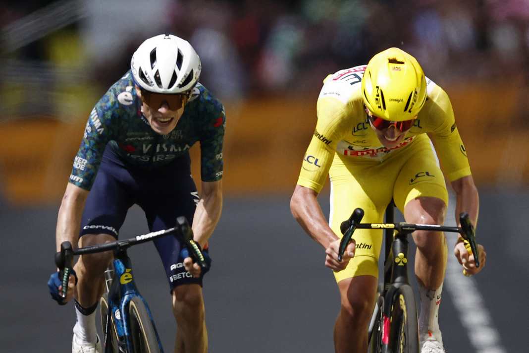 Jonas Vingegaard and Tadej Pogacar deliver a thrilling duel on the 11th stage