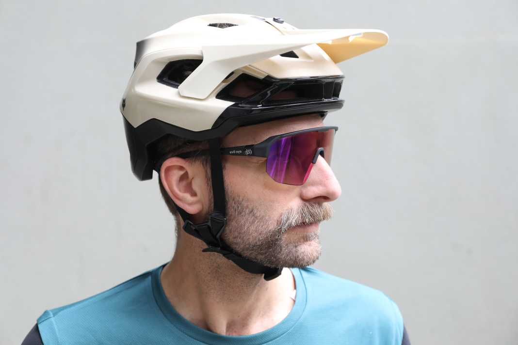 Die Evil Eye Trailsense II kostet ein kleines Vermögen. Ob die selbsttönende Sportbrille ihr Geld wert ist?