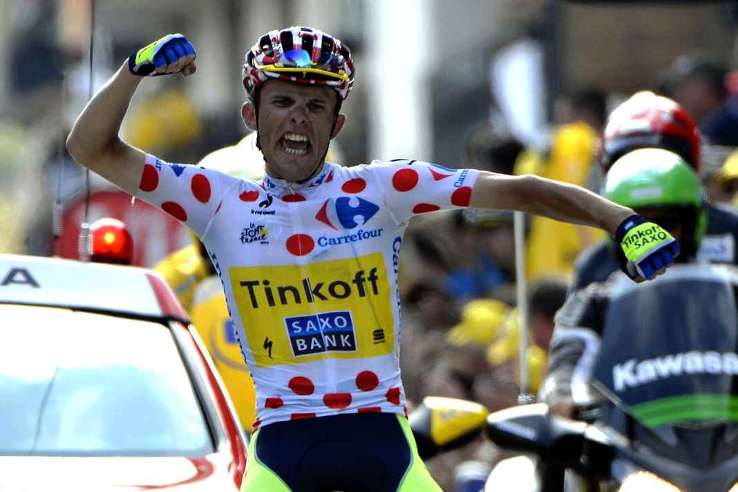 Rafal Majka erreichte das Ziel im Skigebiet Pla d’Adet 2014 als Solist im Bergtrikot