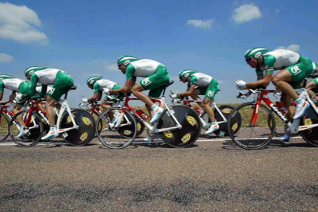 Crédit Agricole beim Mannschaftszeitfahren der Tour de France.